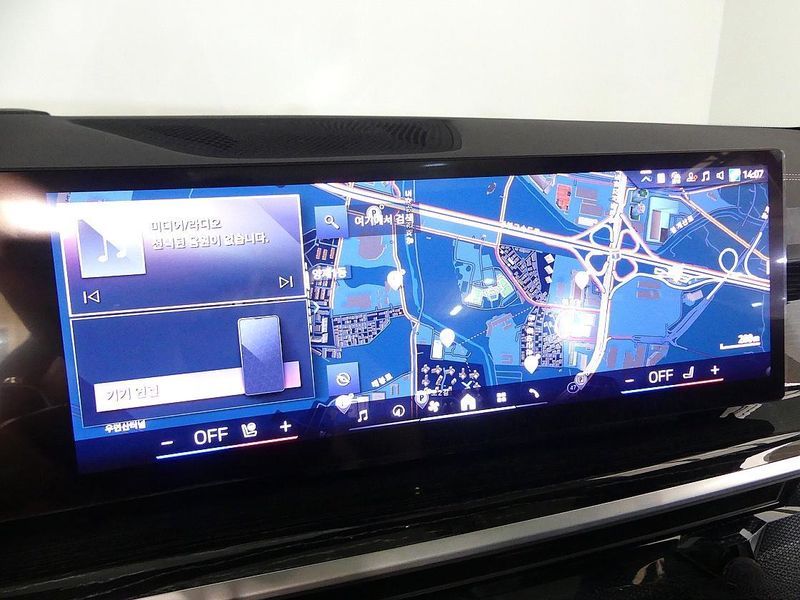 2025 BMW X5 xDrive 30d M Sport photo 9