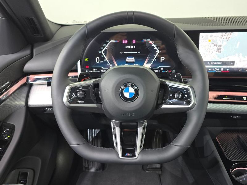 2026 BMW 5 Series 520i M Sport photo 14