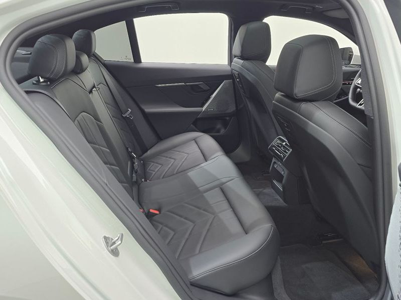 2026 BMW 5 Series 520i M Sport photo 20