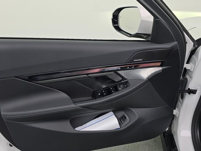 2026 BMW 5 Series 520i M Sport photo 24