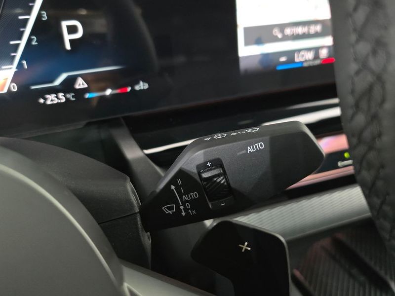 2026 BMW 5 Series 520i M Sport photo 29