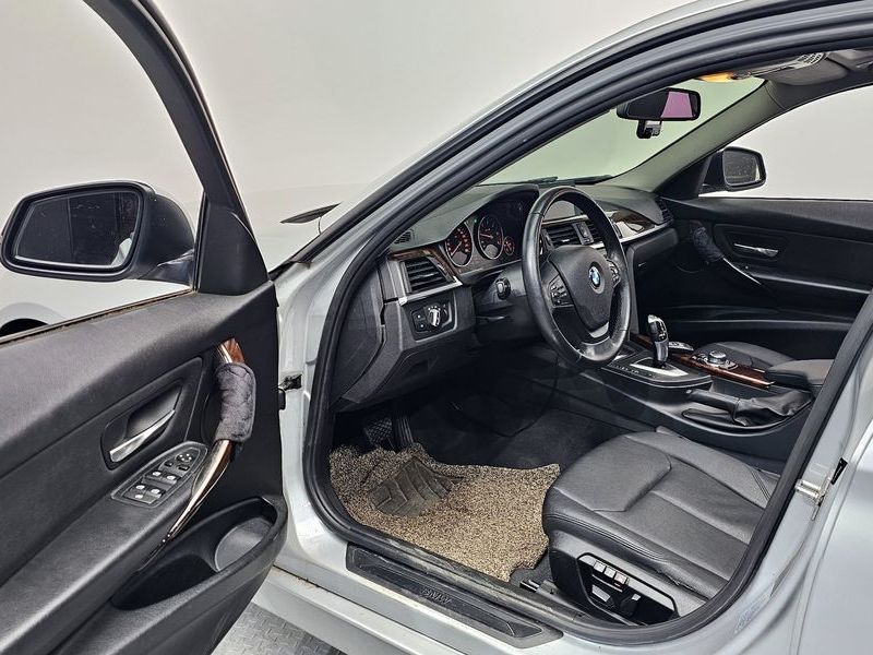 2013 BMW 3 Series 320d photo 10