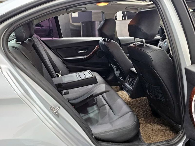 2013 BMW 3 Series 320d photo 11