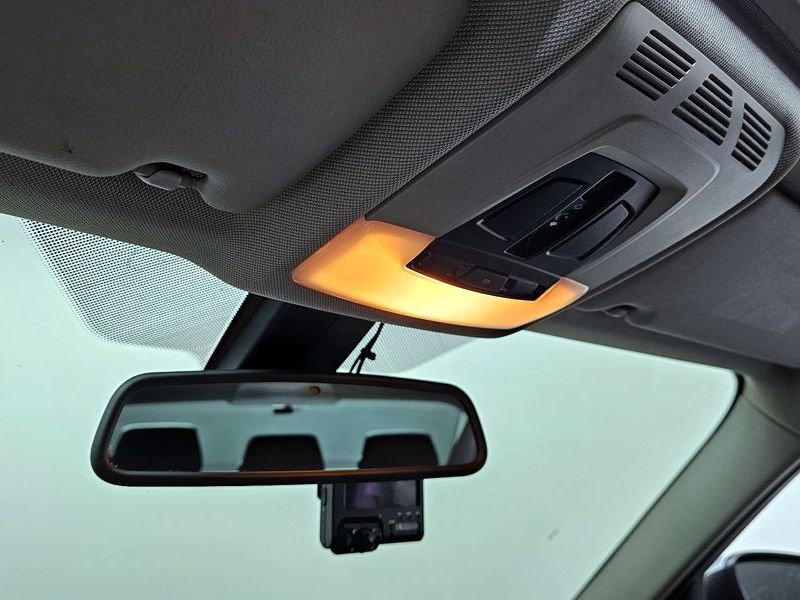 2013 BMW 3 Series 320d photo 15