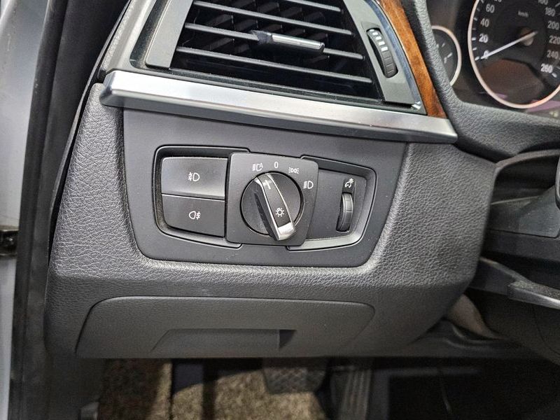 2013 BMW 3 Series 320d photo 16