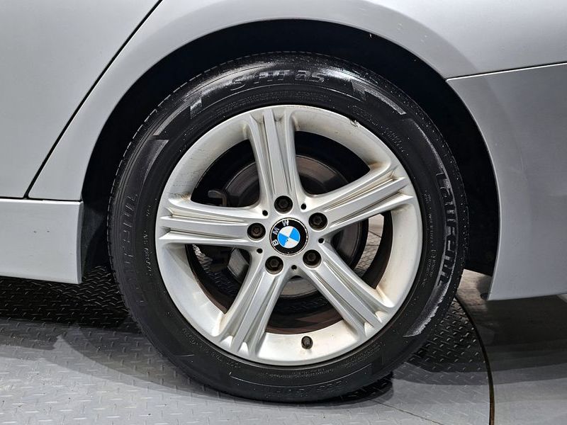 2013 BMW 3 Series 320d photo 21