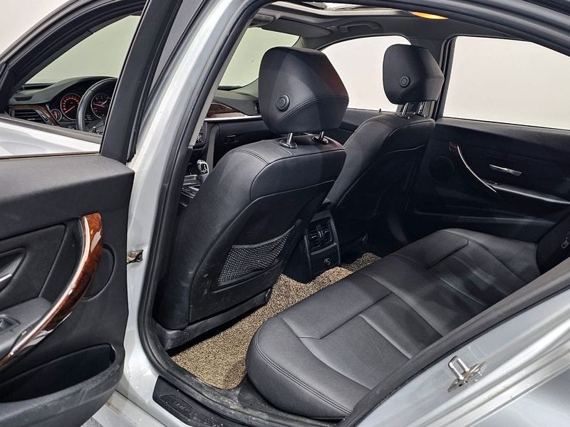 2013 BMW 3 Series 320d photo 27