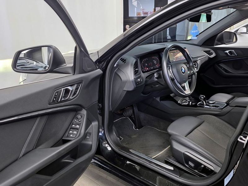 2024 BMW 1 Series 120i Sports photo 10