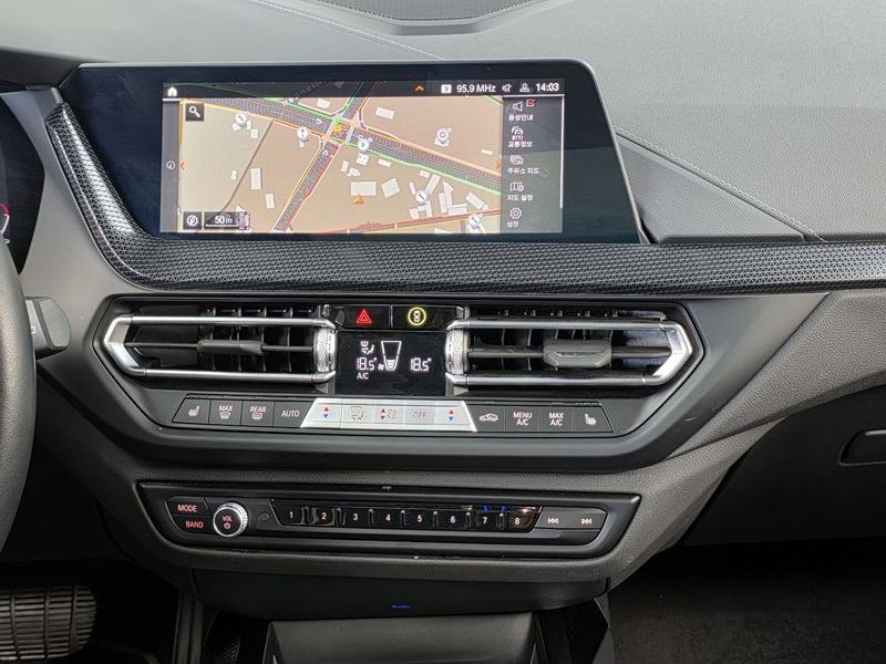2024 BMW 1 Series 120i Sports photo 14