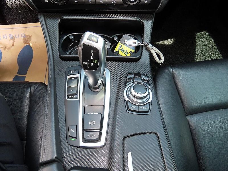 2013 BMW 5 Series 520d photo 11