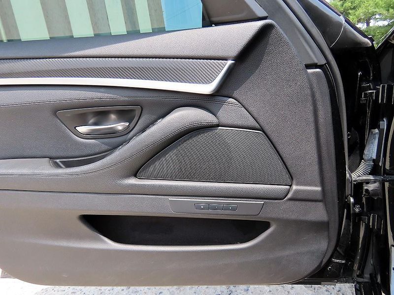2013 BMW 5 Series 520d photo 12