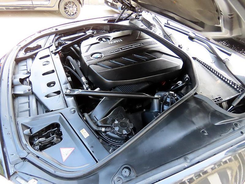 2013 BMW 5 Series 520d photo 19