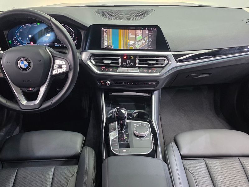 2022 BMW 3 Series 320i photo 7