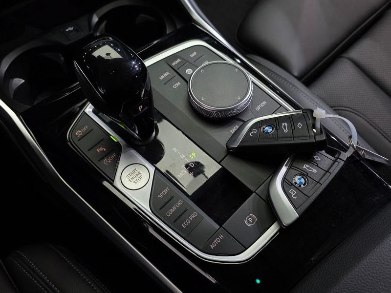 2022 BMW 3 Series 320i photo 9