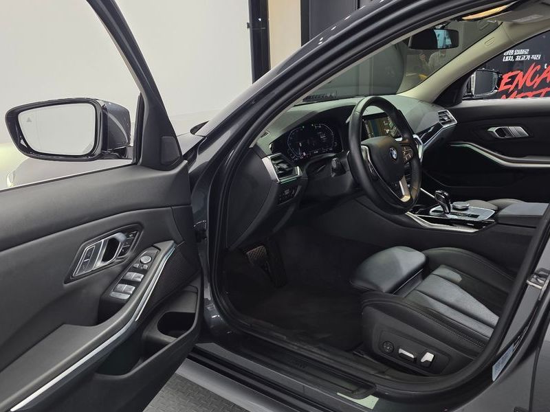 2022 BMW 3 Series 320i photo 10