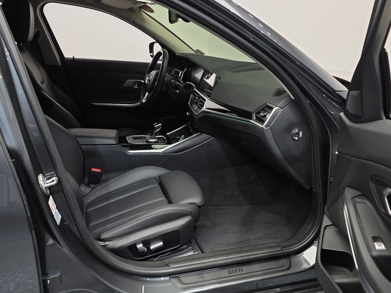 2022 BMW 3 Series 320i photo 11