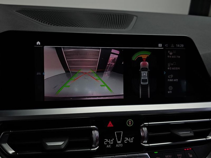 2022 BMW 3 Series 320i photo 16