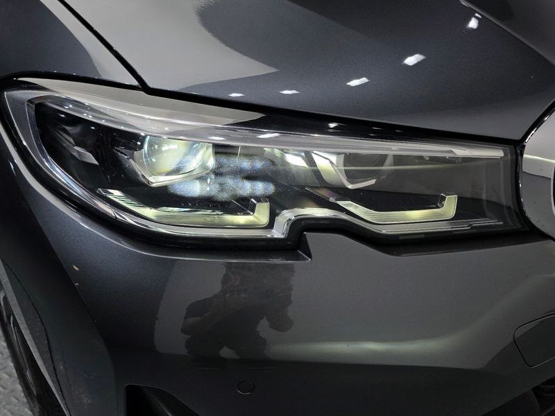 2022 BMW 3 Series 320i photo 22