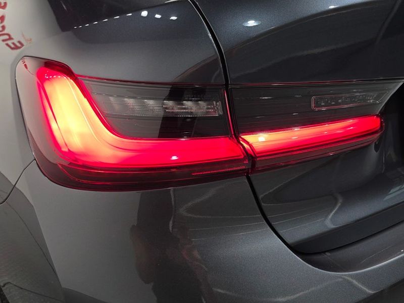 2022 BMW 3 Series 320i photo 23