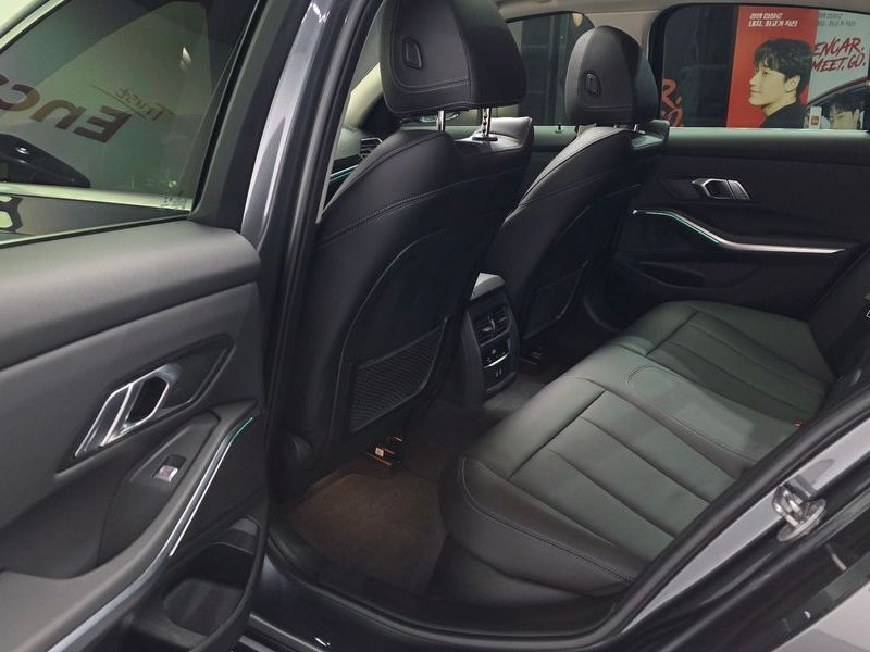 2022 BMW 3 Series 320i photo 26