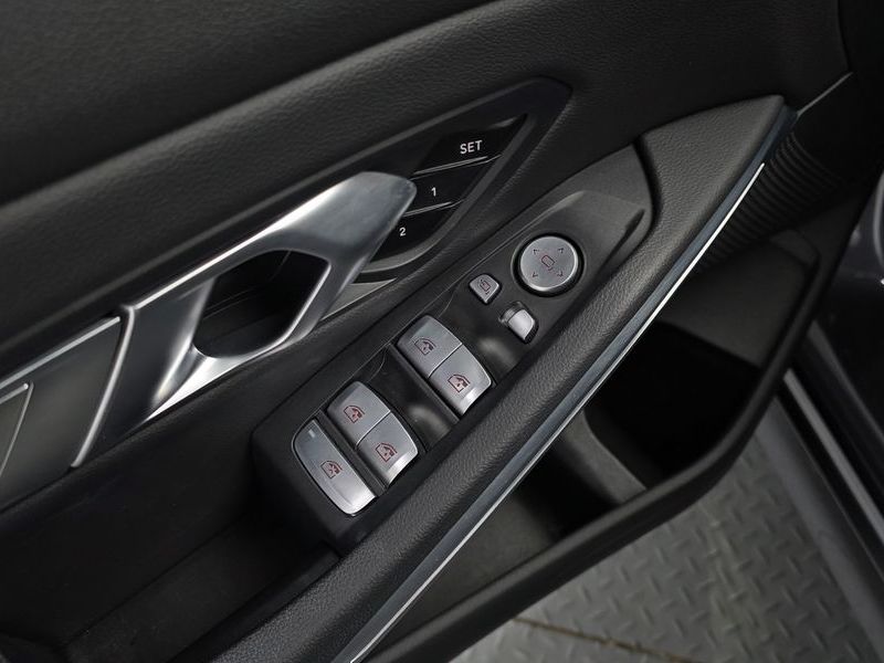 2022 BMW 3 Series 320i photo 27