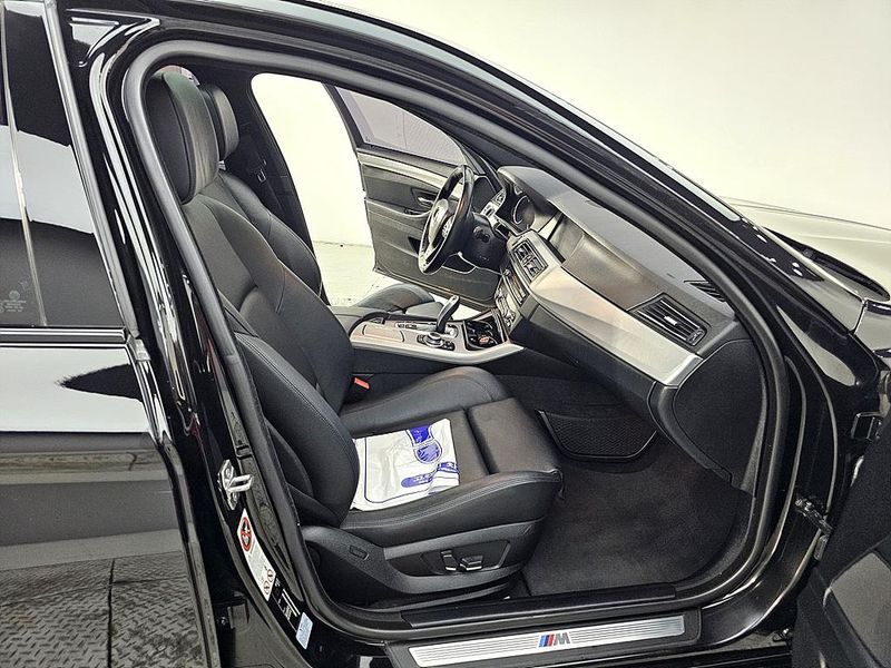 2013 BMW 5 Series 528i M Sport photo 11