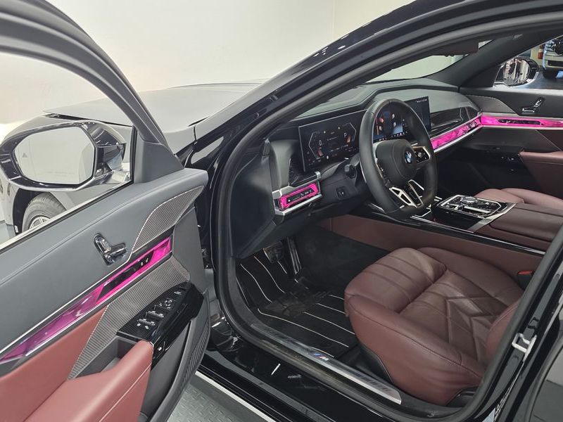 2025 BMW 7 Series 740d xDrive M Sport photo 10