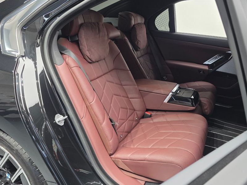 2025 BMW 7 Series 740d xDrive M Sport photo 11