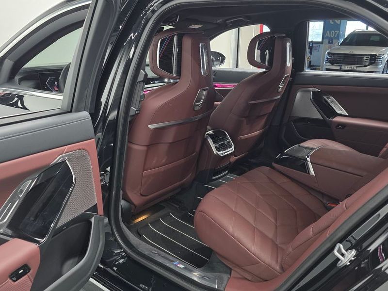 2025 BMW 7 Series 740d xDrive M Sport photo 26