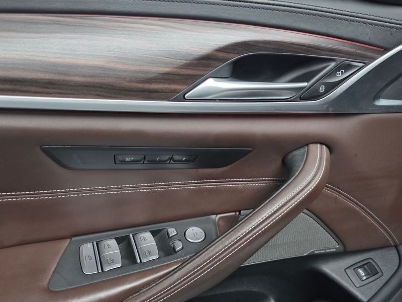 2020 BMW 5 Series 520d xDrive Luxury Plus photo 14