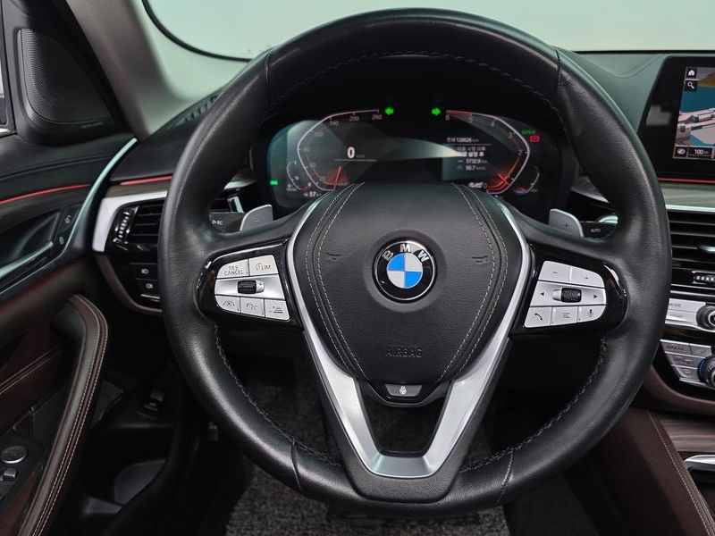2020 BMW 5 Series 520d xDrive Luxury Plus photo 15