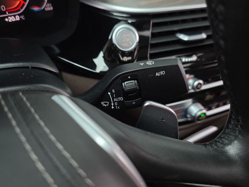 2020 BMW 5 Series 520d xDrive Luxury Plus photo 30