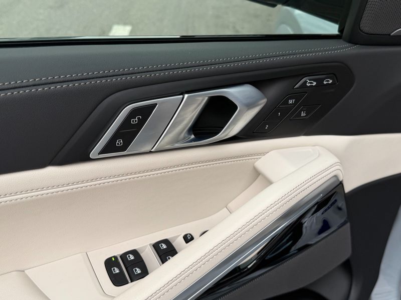 2026 BMW X6 xDrive40d M Sport Online Exclusive photo 7