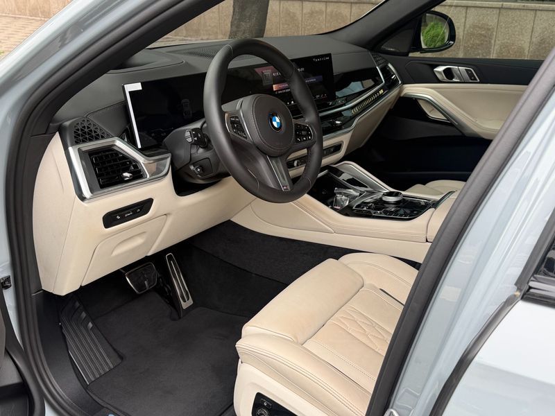 2026 BMW X6 xDrive40d M Sport Online Exclusive photo 8