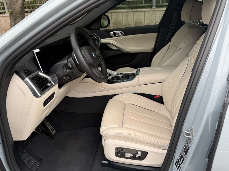 2026 BMW X6 xDrive40d M Sport Online Exclusive photo 9