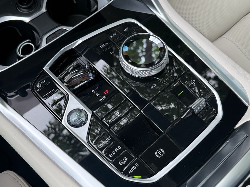 2026 BMW X6 xDrive40d M Sport Online Exclusive photo 12