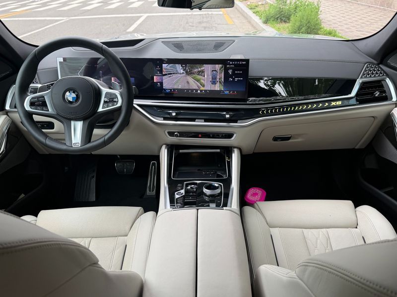 2026 BMW X6 xDrive40d M Sport Online Exclusive photo 15
