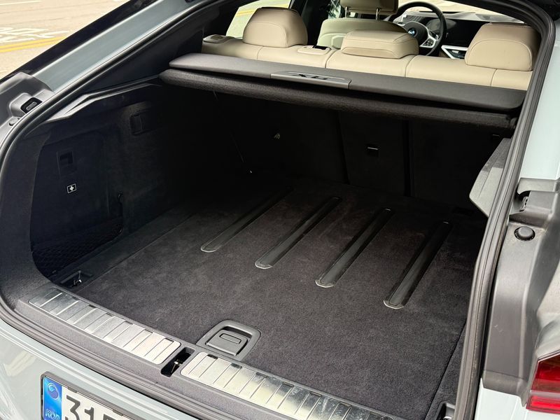 2026 BMW X6 xDrive40d M Sport Online Exclusive photo 19