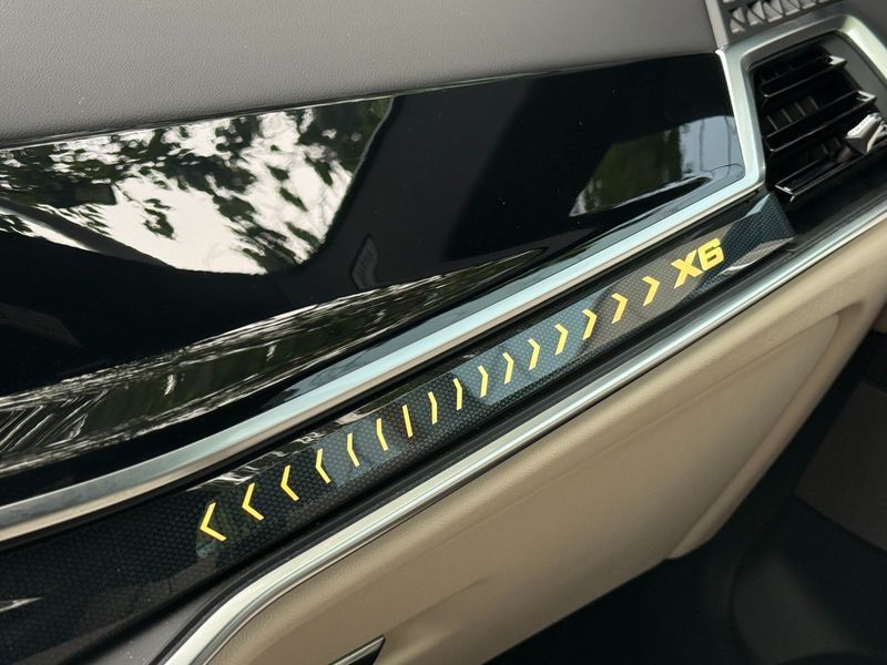 2026 BMW X6 xDrive40d M Sport Online Exclusive photo 20