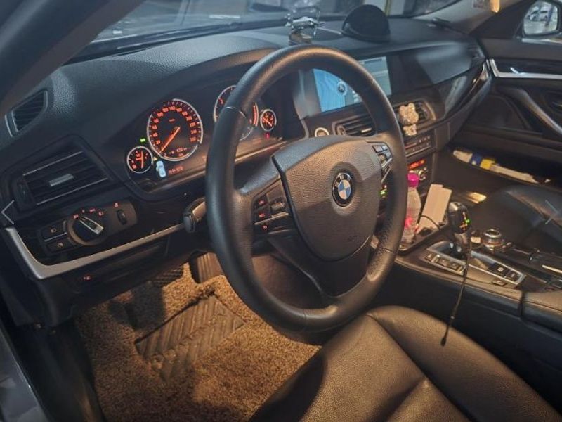 2012 BMW 5 Series 520d photo 7