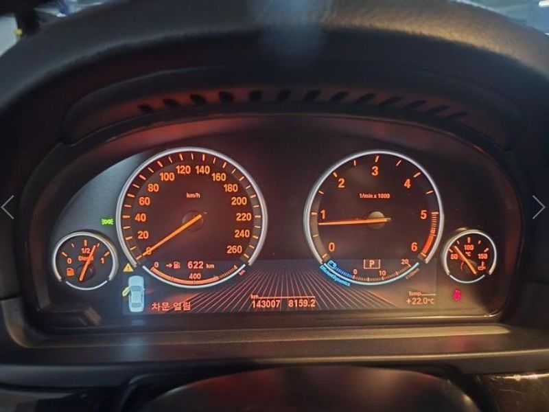 2012 BMW 5 Series 520d photo 10