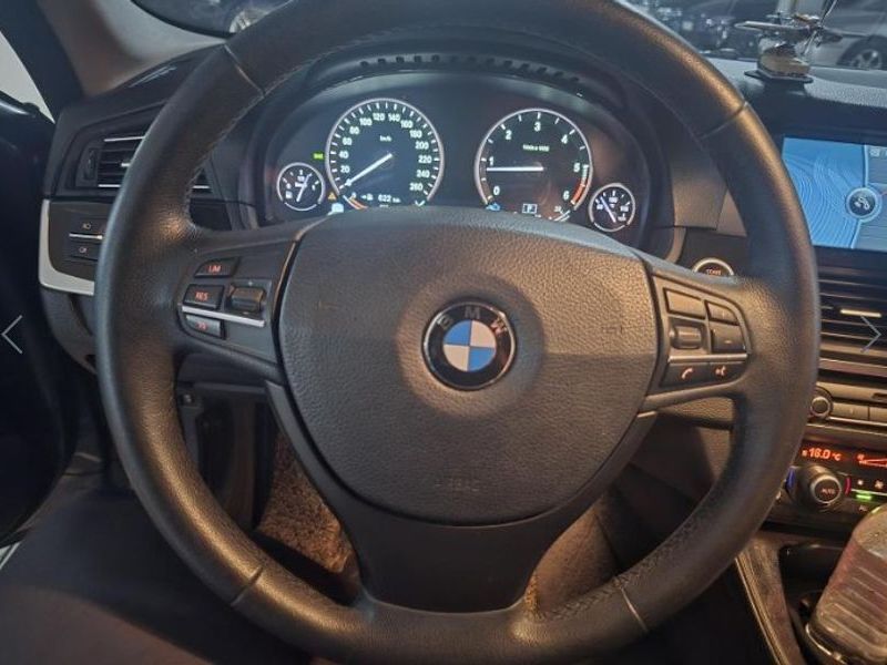 2012 BMW 5 Series 520d photo 11