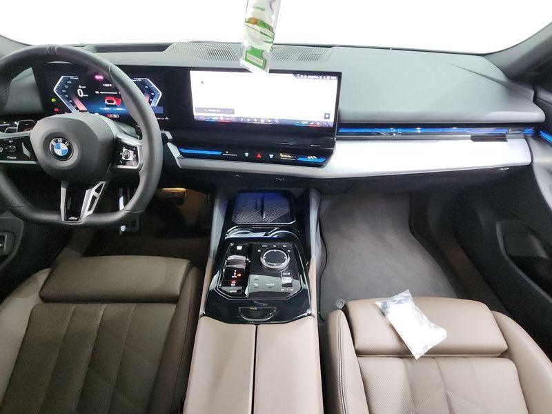2024 BMW 5 Series 520i M Sport photo 7