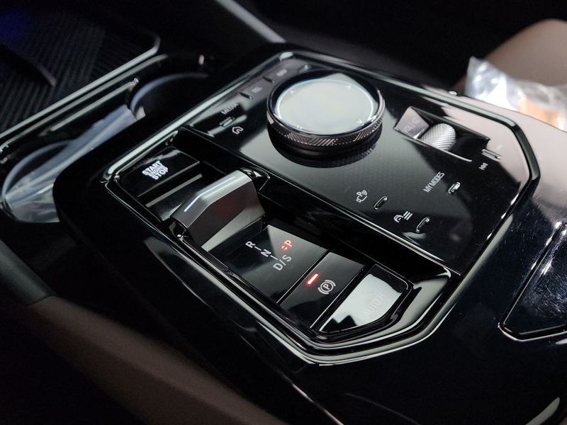 2024 BMW 5 Series 520i M Sport photo 9