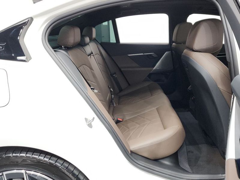 2024 BMW 5 Series 520i M Sport photo 11