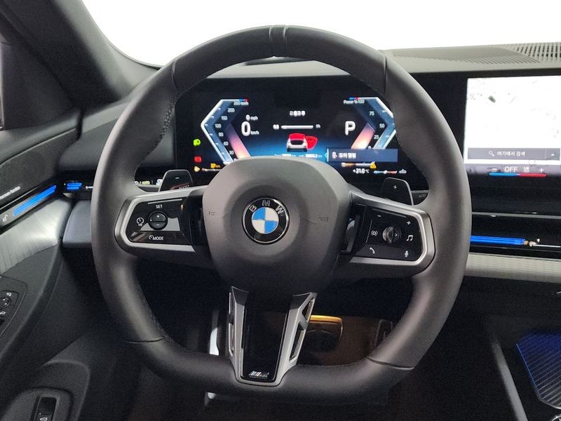 2024 BMW 5 Series 520i M Sport photo 14
