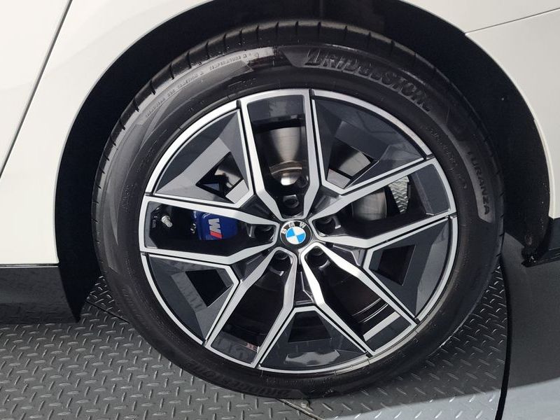 2024 BMW 5 Series 520i M Sport photo 21