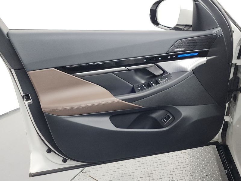 2024 BMW 5 Series 520i M Sport photo 24
