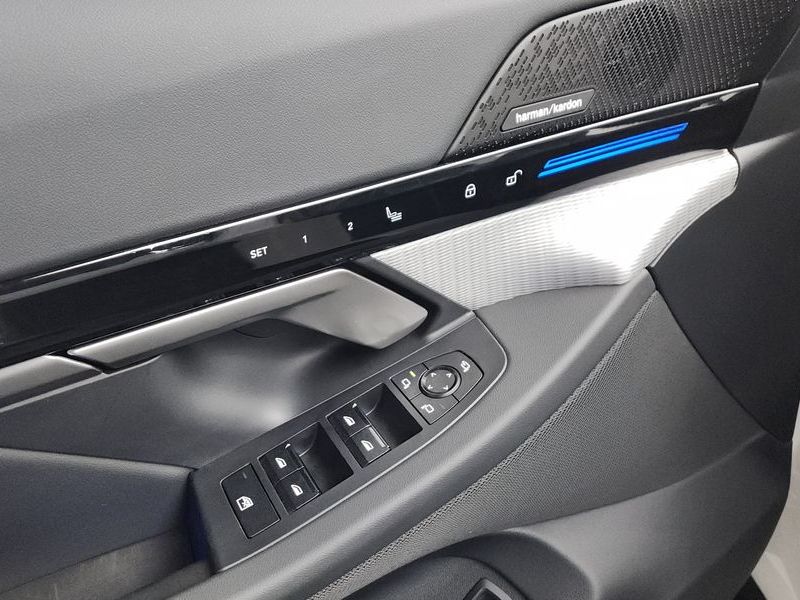 2024 BMW 5 Series 520i M Sport photo 27