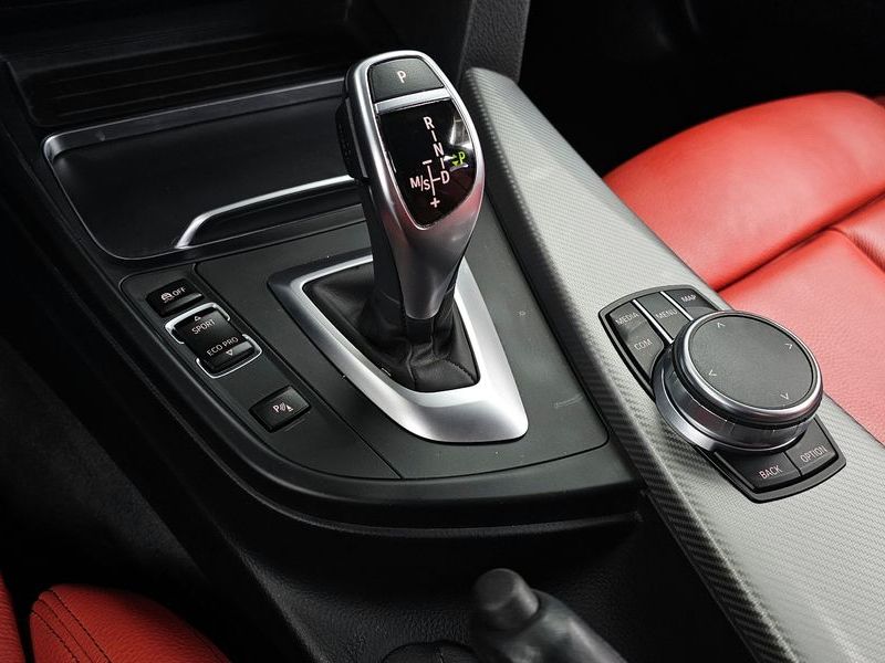 2018 BMW 3 Series 330i M Sport Shadow photo 9